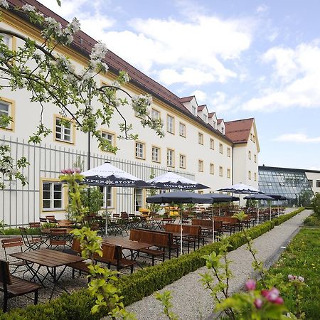 Kapuzinerhof Seminar- Und Kongresshotel Лауфен Екстериор снимка