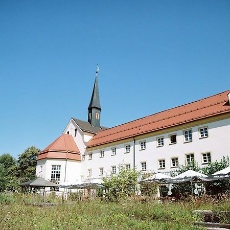 Kapuzinerhof Seminar- Und Kongresshotel Лауфен Екстериор снимка