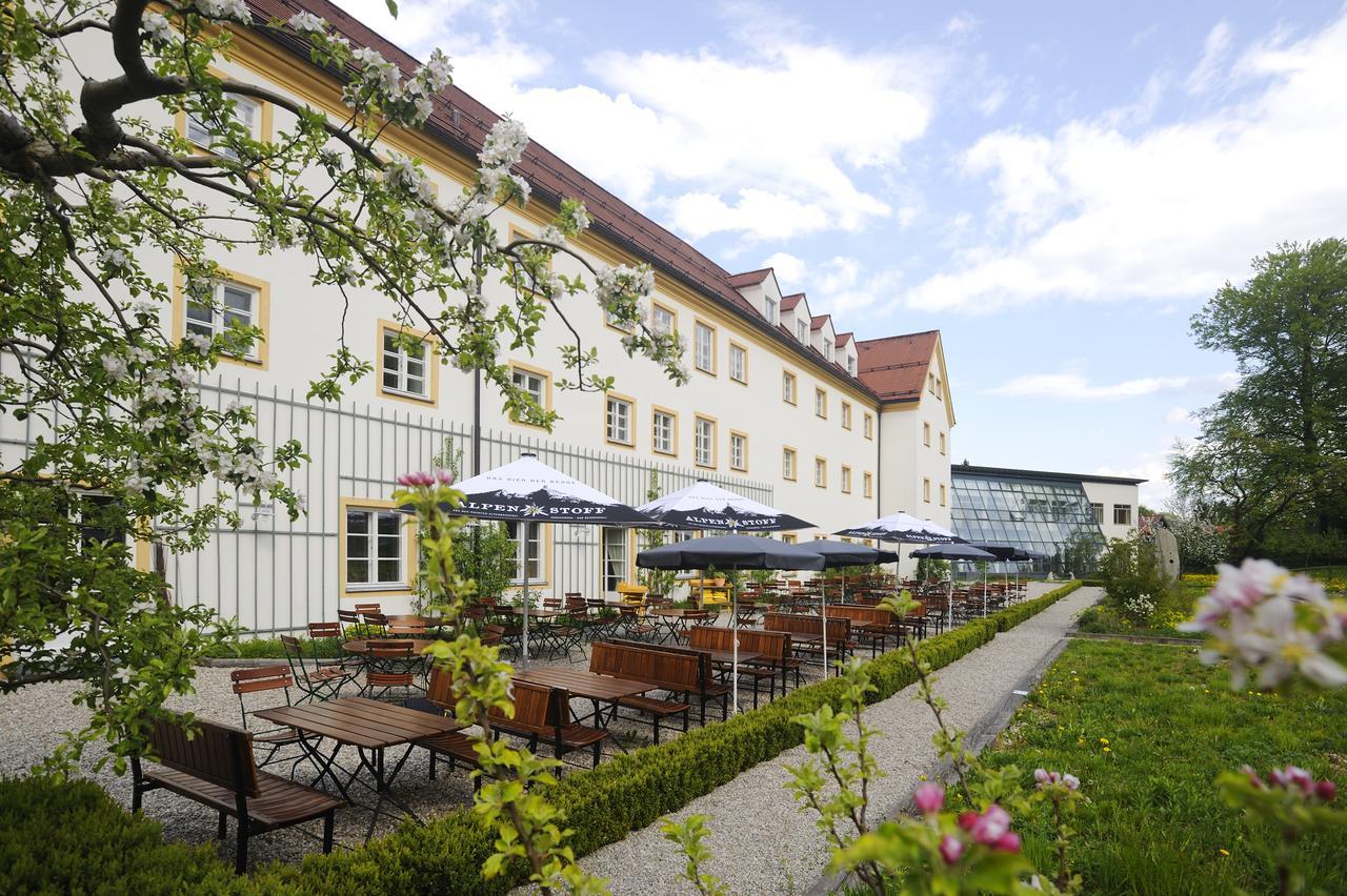 Kapuzinerhof Seminar- Und Kongresshotel Лауфен Екстериор снимка