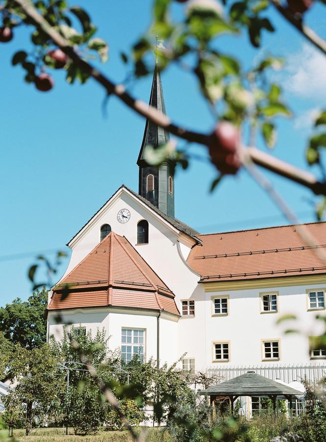 Kapuzinerhof Seminar- Und Kongresshotel Лауфен Екстериор снимка